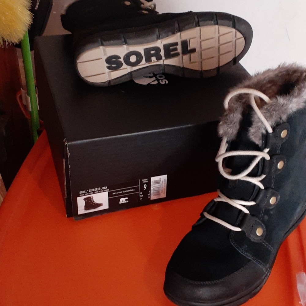 like new Sorel Boots